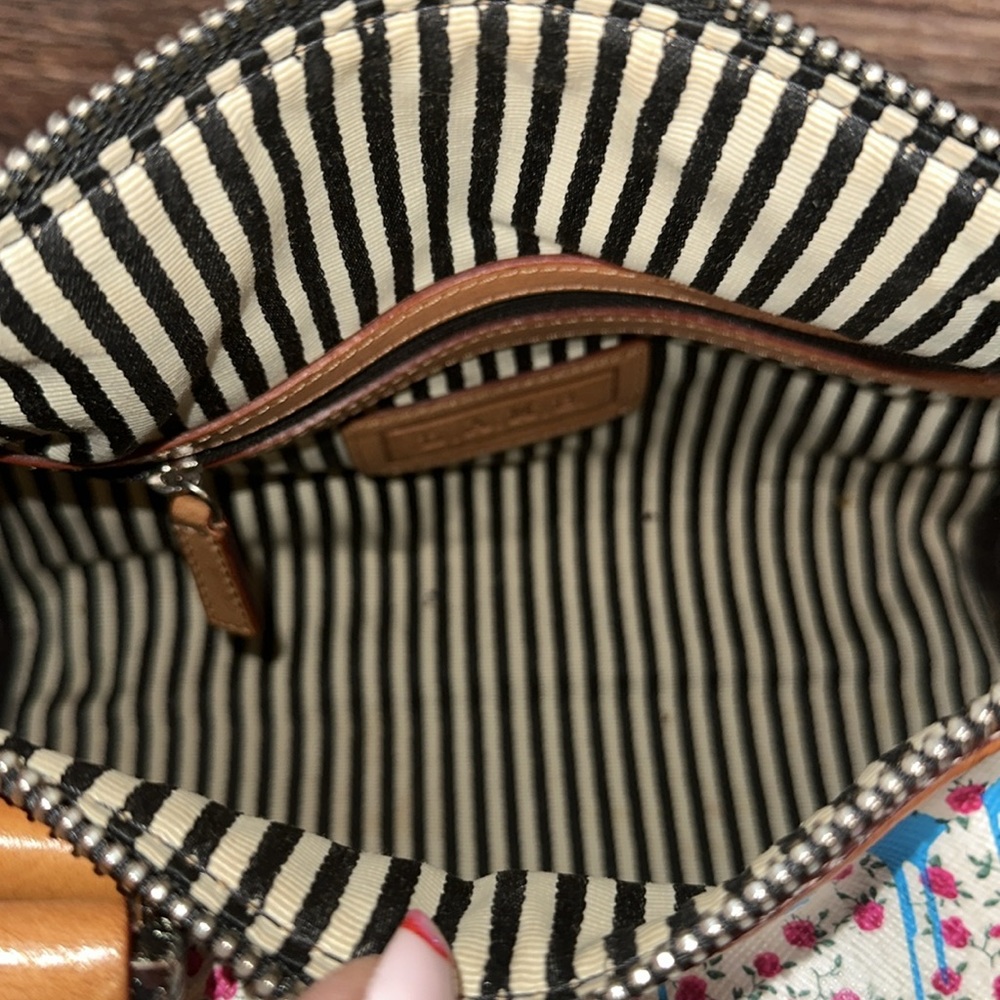 L.A.M.B by Gwen Stefani Worthington Ditzy Graffiti Zipper Flower Satchel bag! - Picture 11 of 13